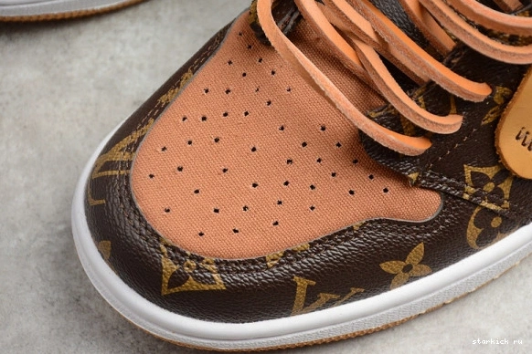 1 O-W AQ0818-158 CASE) AQ0818-158 -LouiV AIR (WITH JORDAN 0228